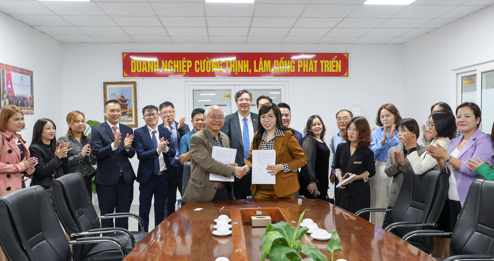 Hiệp hội Doanh nghiệp tỉnh Lâm Đồng và Hiệp hội Doanh nhân Đầu tư Việt Nam - Hàn Quốc (VKBIA) ký Biên bản ghi nhớ hợp tác