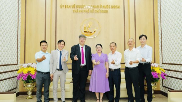 Chủ nhiệm Vũ Thị Huỳnh Mai tiếp ông Trần Hải Linh – Chủ tịch VKBIA